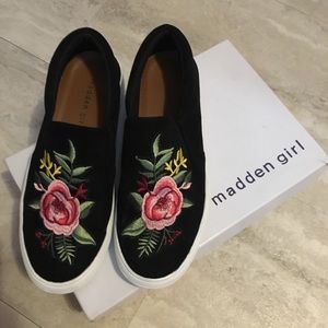 🌺 Madden Girl Embroidered Sneakers 🌺
